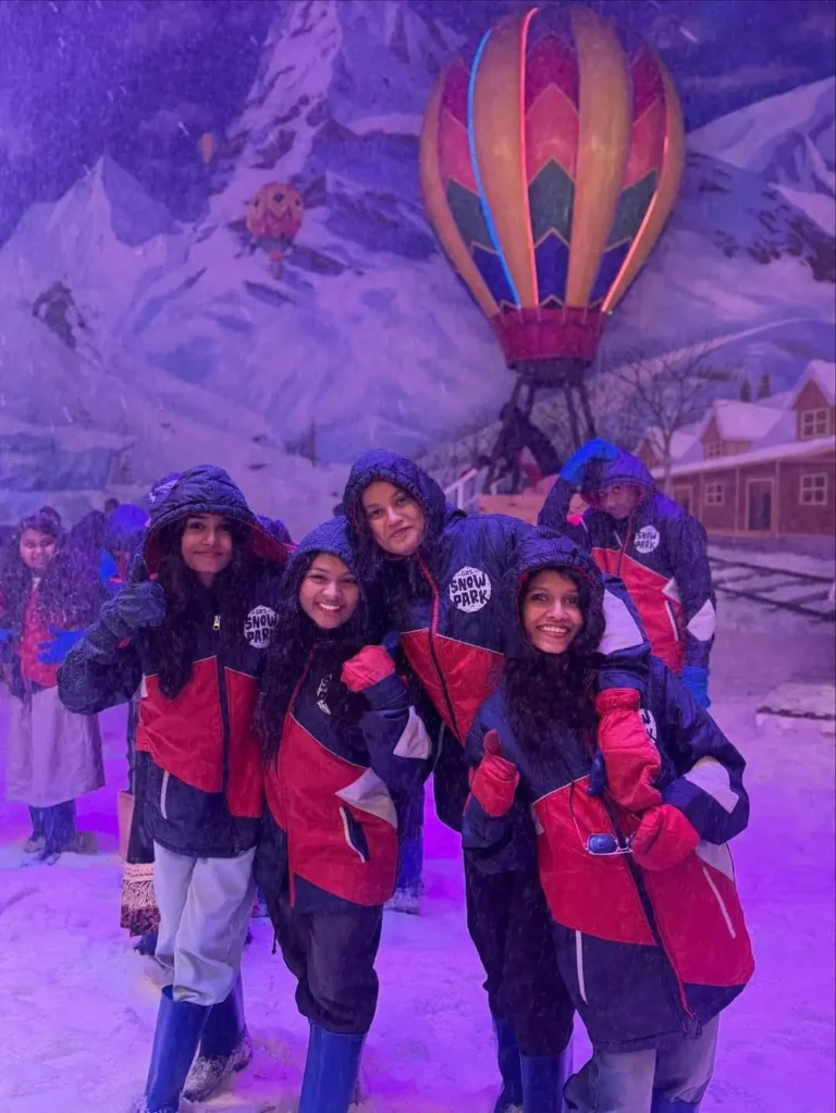 career-campus-aviation-batch-exploring-during-campus-trip