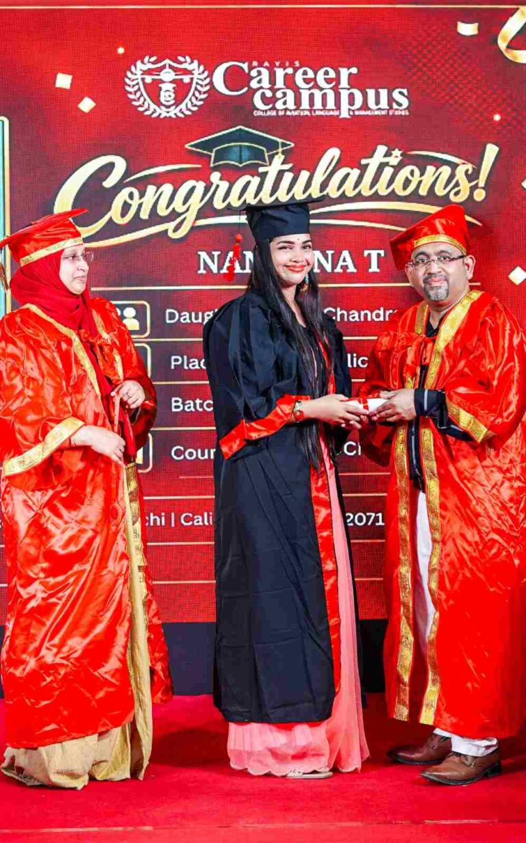 nandhana-celebrates-her-convocation-celremony-at-career-campus-100kb